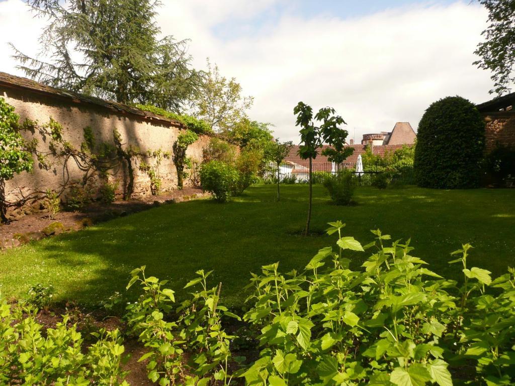 Bed & Breakfast D'hotes Et Roulotte Au Bonheur Du Parc Le Breuil (Allier)