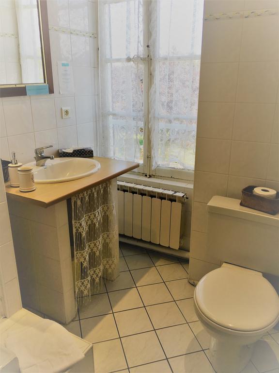Bed & Breakfast D'hotes Et Roulotte Au Bonheur Du Parc Le Breuil (Allier)