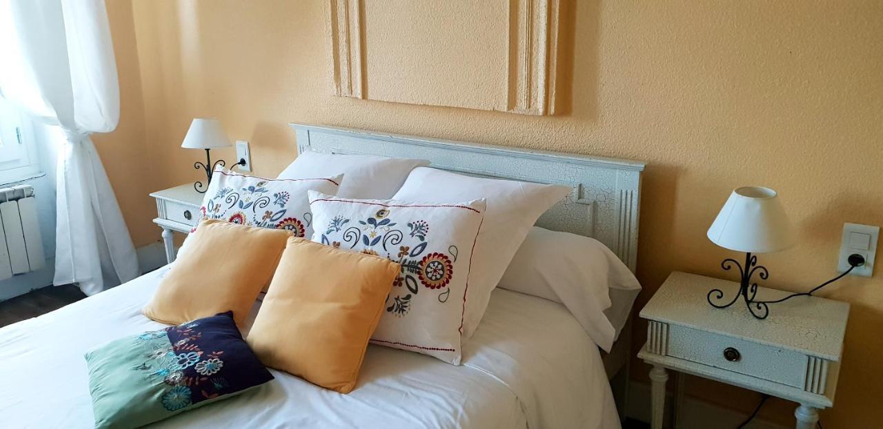 D'hotes Et Roulotte Au Bonheur Du Parc Bed & Breakfast Le Breuil (Allier)