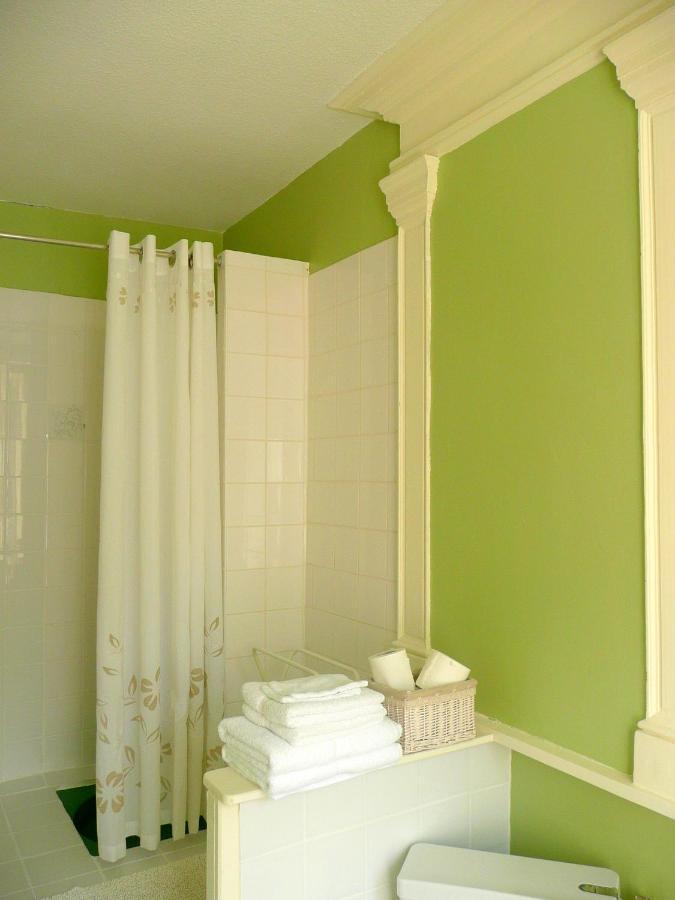 D'hotes Et Roulotte Au Bonheur Du Parc Bed & Breakfast Le Breuil (Allier)